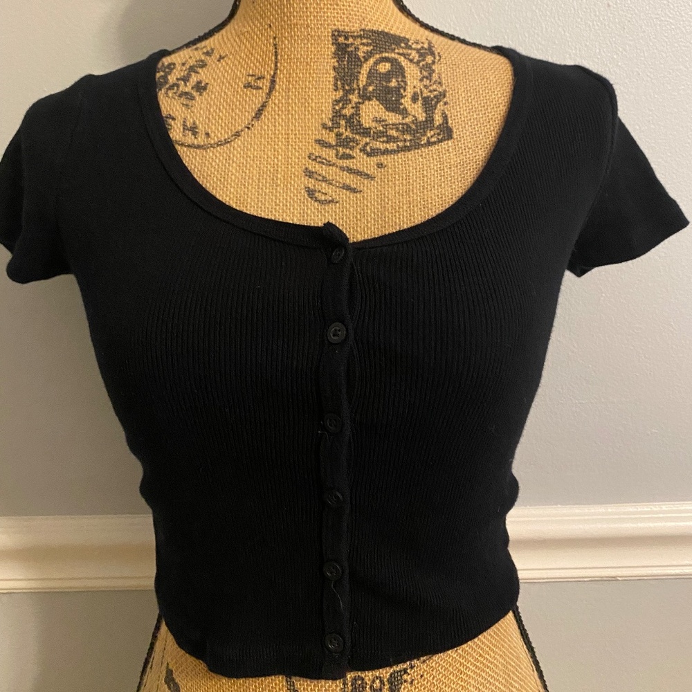 Brandy Melville Black button down crop top